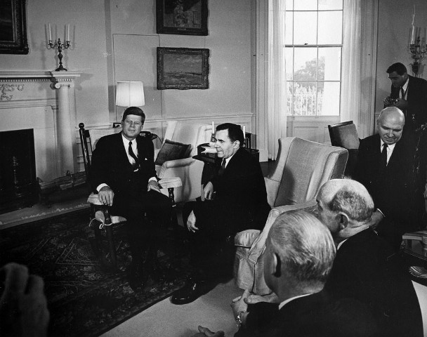 Foto des Treffem zwischen Präsident Kennedy und Außenminister Gromyko am 18 Oktober 1962