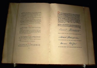 Grundgesetz von 1949 Foto des Original-Grundgesetz von 1949