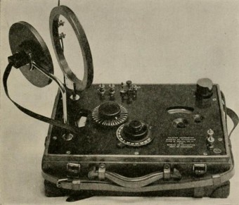 Geschichte im Radio Foto von altem Radio, das benutzt wird um Geschcihte zu lernen