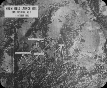 Die Luftaufnahmen von Raketenstellungen auf Kuba vom 14 Oktober 1962, die die heißte Phase der Kuba Krise auslösten