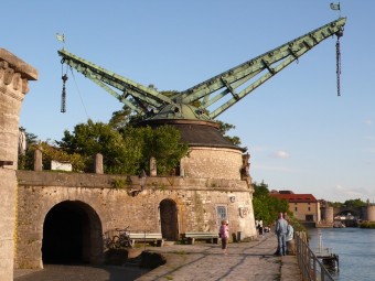 Der alte Kranen in Würzburg, ein alter Kran zum Verladen von Schiffs-Gütern vom Main