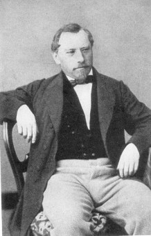 Portraitfoto von Friedrich Herman Semmig in sitzender Pose