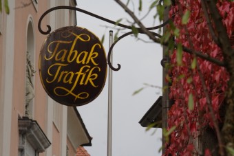 Tabak Trafik Schild einer österreichischen Tabak Trafik