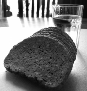 Wasser und Brot Foto von Wasser und Brot